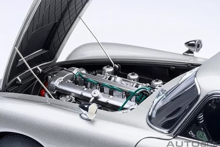 AUTOart 70296 1/18 Aston Martin DB5 007 Goldfinger Bond Silver Movie