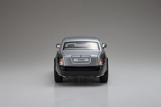 Kyosho KS08841BKS 1/18 Rolls-Royce Phantom EWB, Black/Silver (Die-cast)