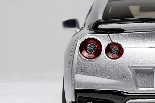 MOTORHELIX M83517 1/18 Nissan GT-R (R35) Track Edition NISMO T-Spec 2022 Silver