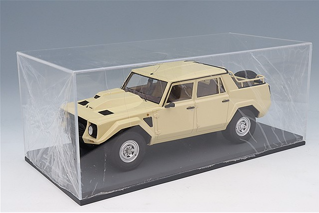 Schuco PRO.R18 SC450066800 1/18 Lamborghini LM002 Off-Road Sand Resin