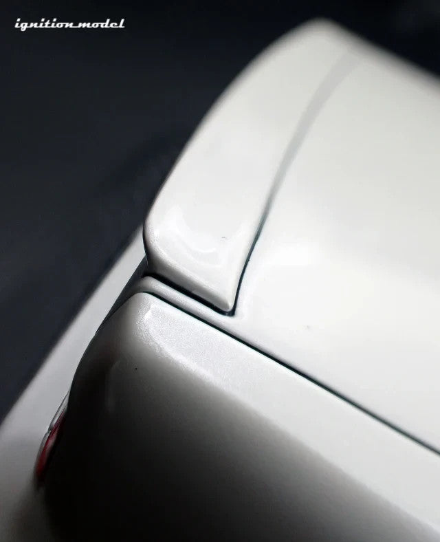 Ignition model IG3903 1/18 Nissan Cedric Cima Y31 White