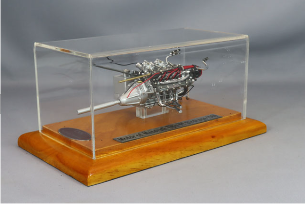 CMC CMC-126 1/18 Maserati Tipo 61 Birdcage Engine with Case Diecast