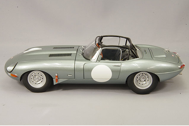 AUTOart 73646 1/18 Jaguar Lightweight E-Type Silver Special Edition