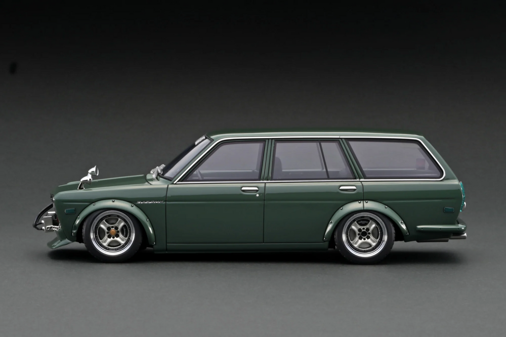 Ignition Model IG3355 1/18 KAIDO HOUSE Datsun 510 Wagon Green w/ Jun Imai Figure