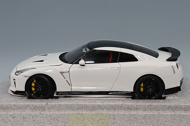 MOTORHELIX FS-M83518 1/18 Nissan GT-R R35 T-Spec 2022 White Resin