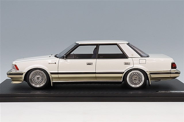 Ignition Model IG3825 1/18 Toyota Crown Royal Saloon G Pearl/Gold Resin