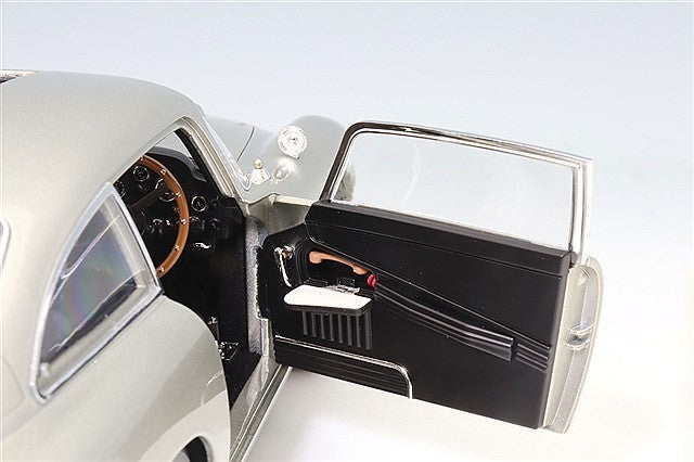 XiaoGuang Model XGM8251033 1/18 Aston Martin DB5 007 Goldfinger