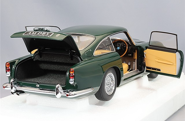 AUTOart 70286 1/18 Aston Martin DB5 Dark Green Composite Model