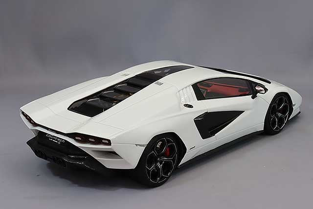 TOP SPEED TS0438 1/18 Lamborghini Countach LPI 800-4 Bianco Siderale