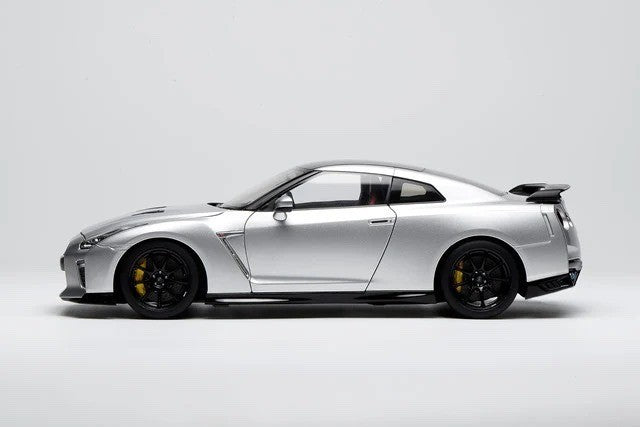 MOTORHELIX M83517 1/18 Nissan GT-R (R35) Track Edition NISMO T-Spec 2022 Silver