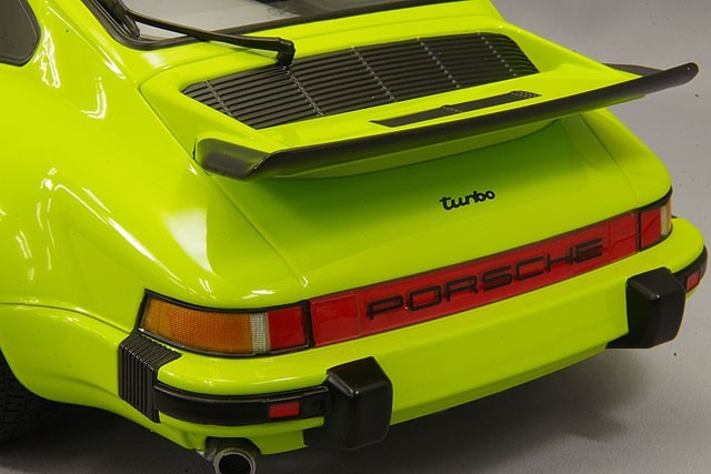 Minichamps MC125066119 1/12 Porsche 911 Turbo 1977 Green Die-cast