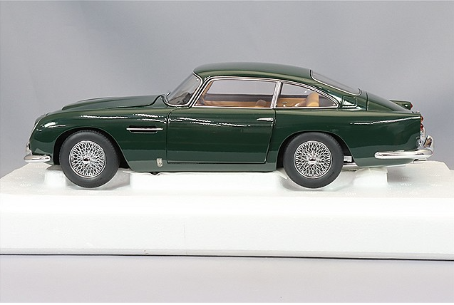 AUTOart 70286 1/18 Aston Martin DB5 Dark Green Composite Model