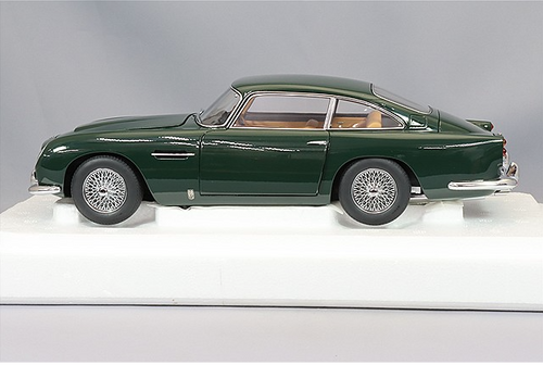AUTOart 70286 1/18 Aston Martin DB5 Dark Green Composite Model
