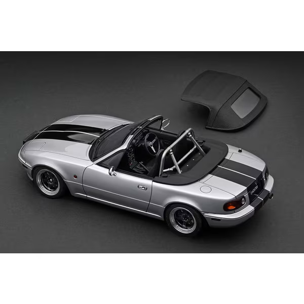 Ignition Model - IG3202 1/18 Eunos Roadster (NA) Silver — With Engine