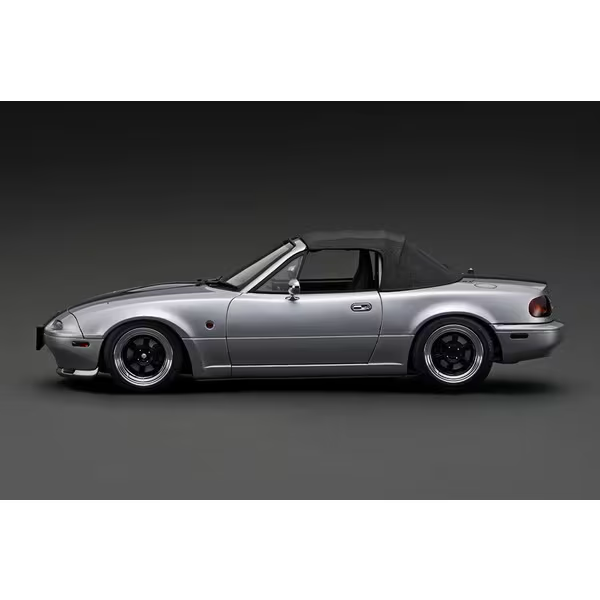 Ignition Model - IG3202 1/18 Eunos Roadster (NA) Silver — With Engine