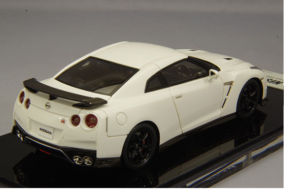 Make Up EIDOLON EM385C 1/43 Nissan GT-R Track Edition by NISMO White Pearl