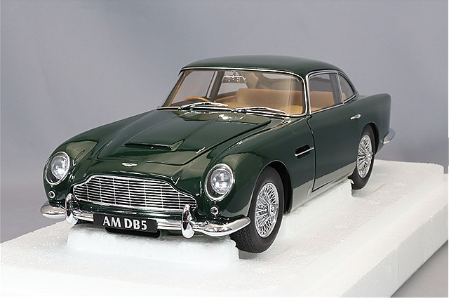 AUTOart 70286 1/18 Aston Martin DB5 Dark Green Composite Model
