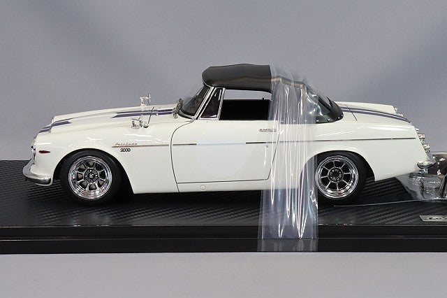Ignition Model IG2707 1/18 Datsun Fairlady 2000 SR311 Roadster White/Blue