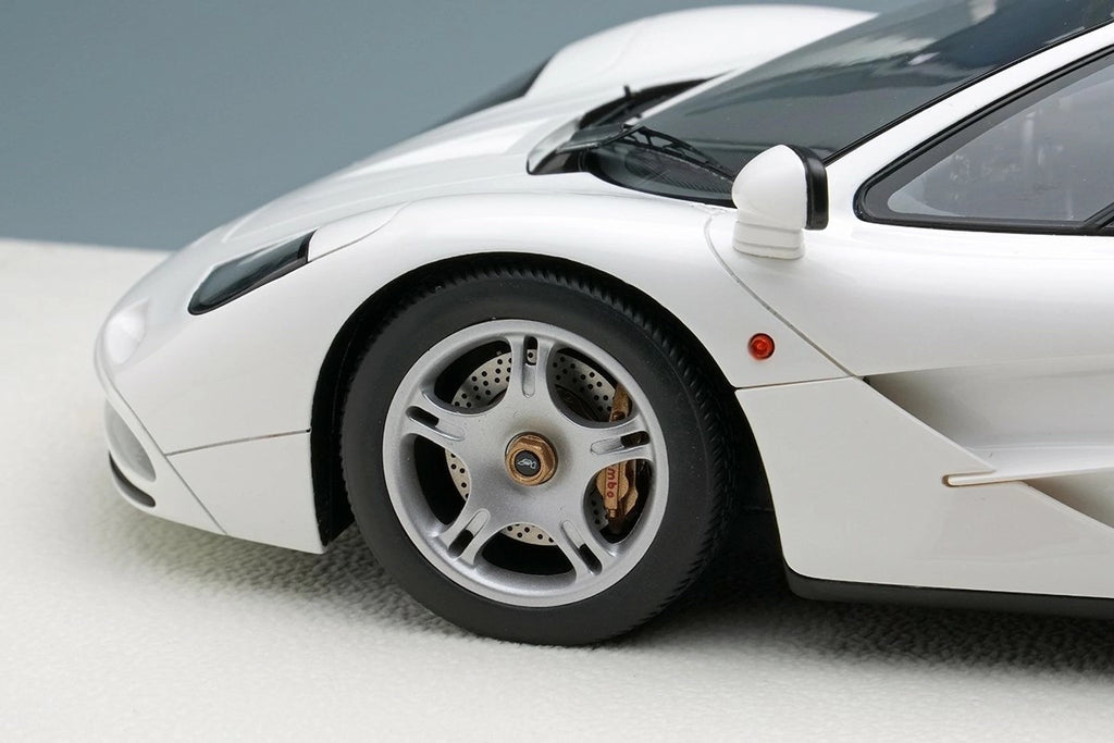 Make Up EIDOLON EML073C 1/18 McLaren F1 Roadcar 1994 White Limited 100 pcs