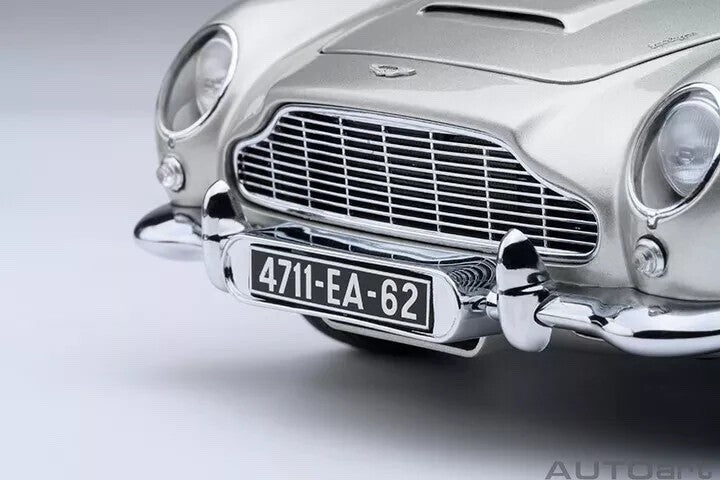 AUTOart 70296 1/18 Aston Martin DB5 007 Goldfinger Bond Silver Movie