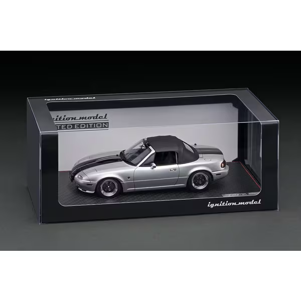Ignition Model - IG3202 1/18 Eunos Roadster (NA) Silver — With Engine