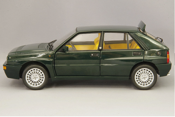 Kyosho KS08343V 1/18 Lancia Delta Integrale Evo II Verde York Green