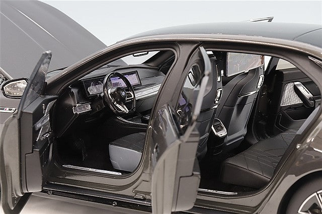 Minichamps MC110023700 1/18 BMW i7 M70 2024 Gray