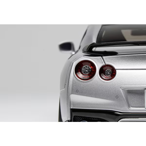 MOTORHELIX M83517 1/18 Nissan GT-R (R35) Track Edition NISMO T-Spec 2022 Silver
