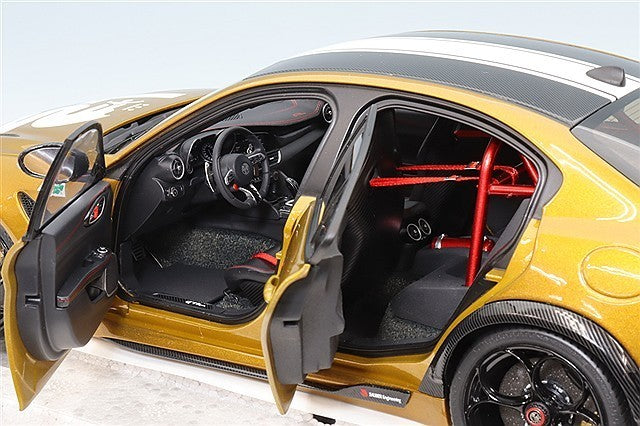 MOTORHELIX FS-M89009 1/18 Alfa Romeo Giulia GTAm GT Okura Gold