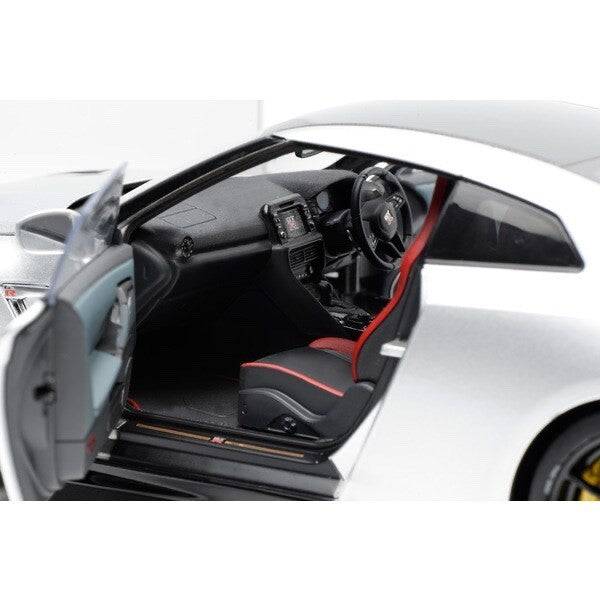 MOTORHELIX M83517 1/18 Nissan GT-R (R35) Track Edition NISMO T-Spec 2022 Silver