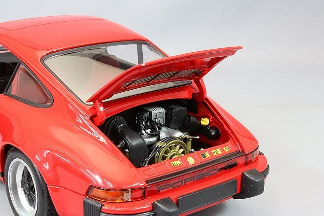 Minichamps MC100063021 1/18 Porsche 911 Carrera Coupe Red