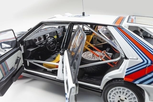 Kyosho KS08960B 1/18 Lancia Delta HF 4WD 1000 Lakes Team Lancia 1987 #4 White