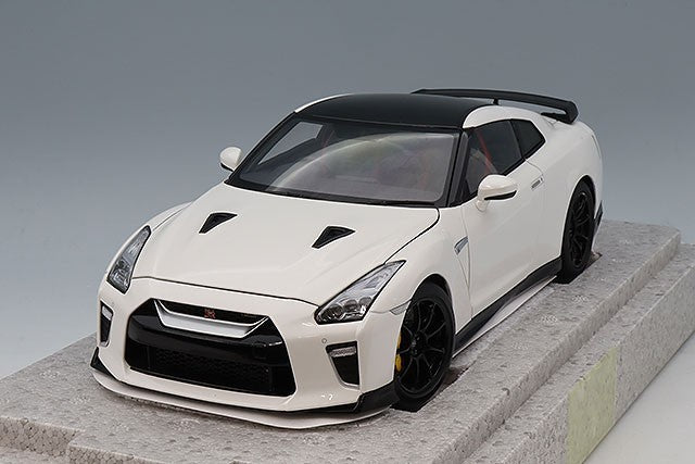 MOTORHELIX FS-M83518 1/18 Nissan GT-R R35 T-Spec 2022 White Resin