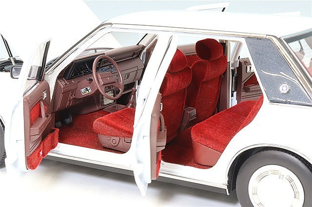 XiaoGuang Model XGM8250611W-1 1/18 Toyota Crown MS122 White Red