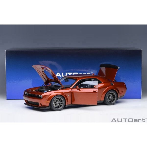 AUTOart 71773 1/18 Dodge Challenger R/T Scat Pack Widebody 2022 Cinnamon Stick