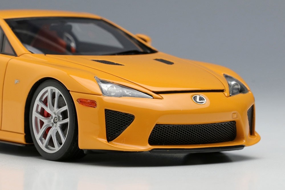 Make Up EIDOLON EM698D 1/43 Lexus LFA 2010 Rear Wing Up Orange Limited
