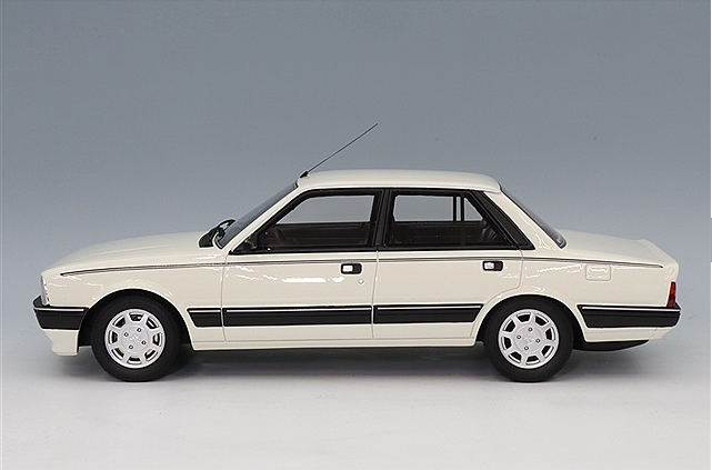 OttO OTM1108 1/18 Peugeot 505 V6 1989 White