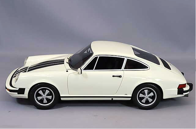 Schuco PRO.R18 SC450048600 1/18 Porsche 911 Coupe 2022 White Classic