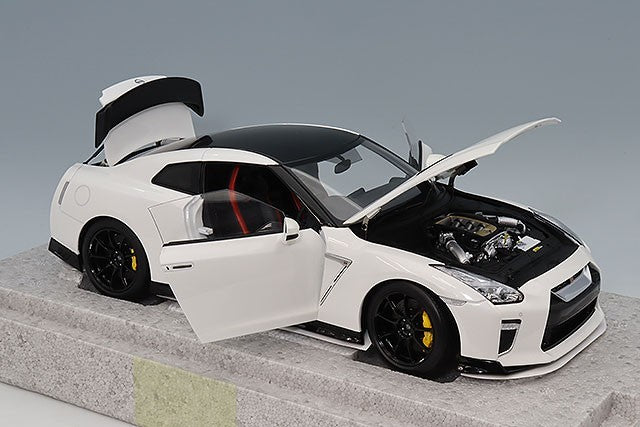 MOTORHELIX FS-M83518 1/18 Nissan GT-R R35 T-Spec 2022 White Resin