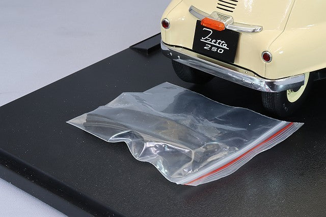 KK Scale KKDC120041 1/12 BMW 250 Isetta 1959 in Cream and Yellow