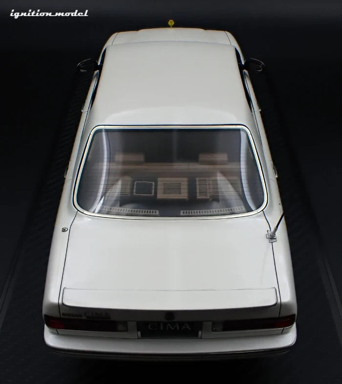 Ignition model IG3903 1/18 Nissan Cedric Cima Y31 White