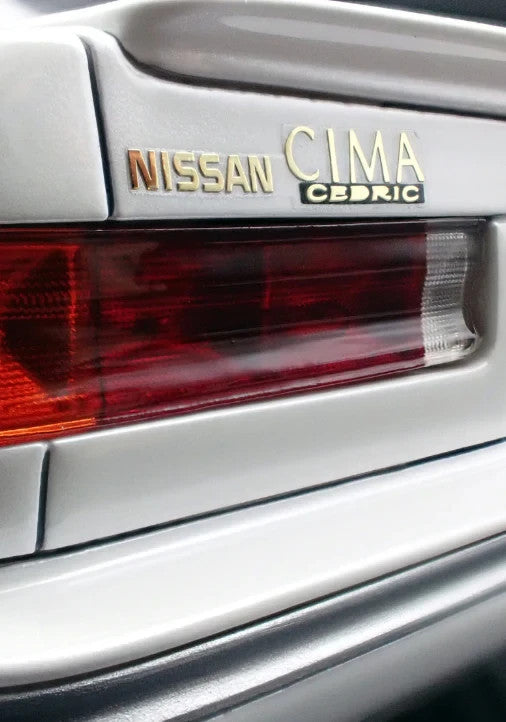 Ignition model IG3903 1/18 Nissan Cedric Cima Y31 White