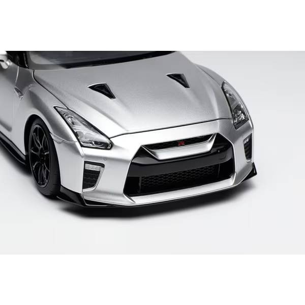 MOTORHELIX M83517 1/18 Nissan GT-R (R35) Track Edition NISMO T-Spec 2022 Silver