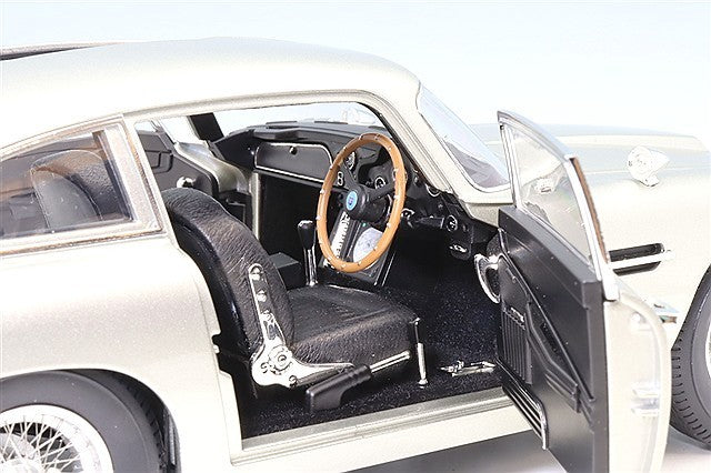 XiaoGuang Model XGM8251033 1/18 Aston Martin DB5 007 Goldfinger