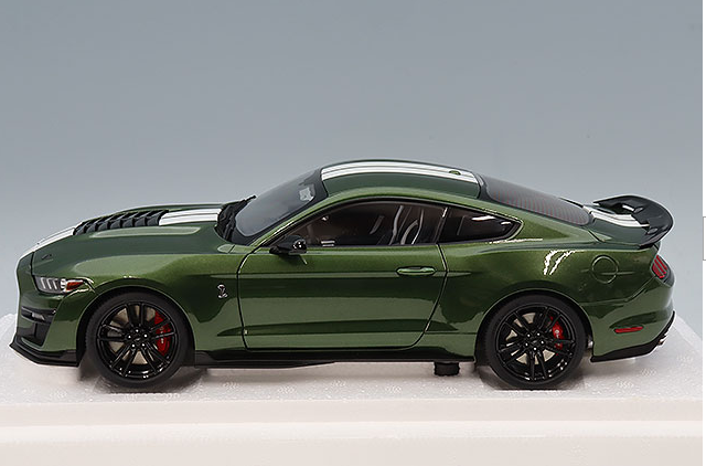AUTOart 73097 1/18 Ford Mustang Shelby GT500 Green w/White Stripes