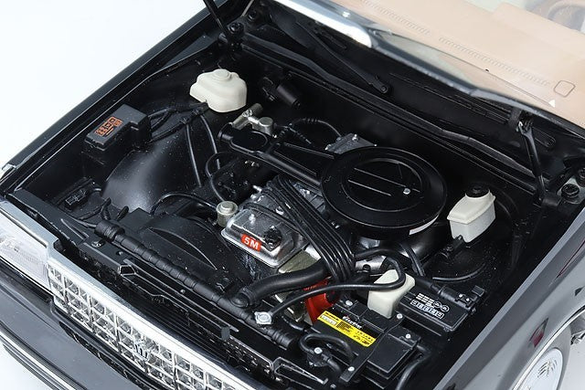 XiaoGuang Model XGM8250612B-2 1/18 Toyota Crown MS122 Black Beige