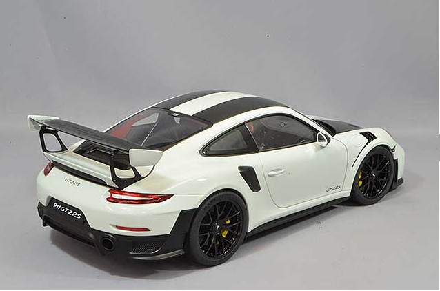 AUTOart 78171 1/18 Porsche 911 991.2 GT2 RS Weissach White/Carbon