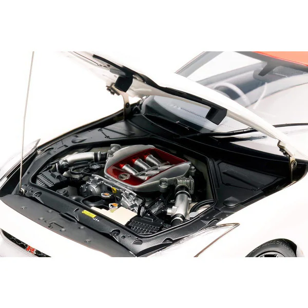 MOTORHELIX M83501 1/18 Nissan GT-R R35 50th Anniversary Diecast Mini Car White