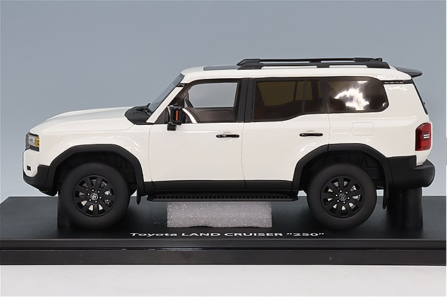 Kyosho KSR18064W 1/18 Toyota Land Cruiser 250 Samurai ZX 2024 White