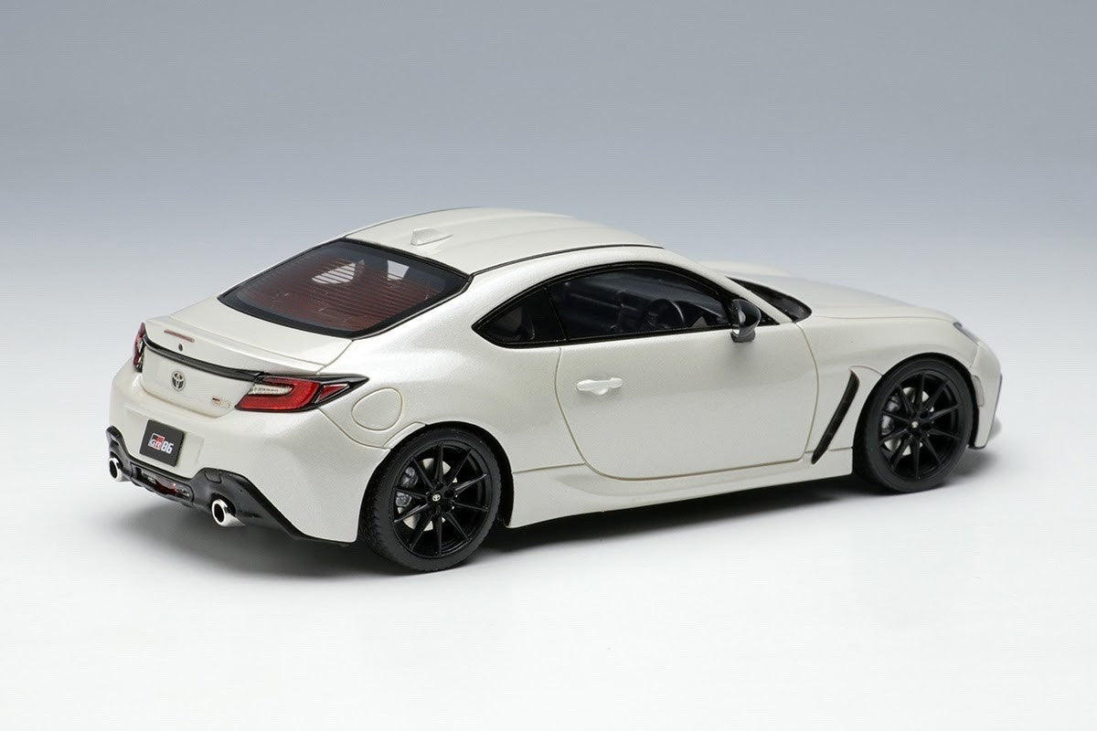 Make Up EIDOLON EM659B 1/43 Toyota GR86 RZ Crystal White Pearl 2021